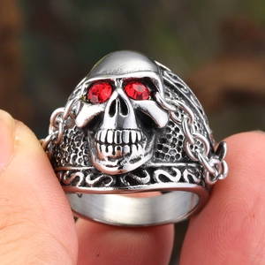 Retro punk skull ring in stainless steel with red gemstone eyes and chain detail