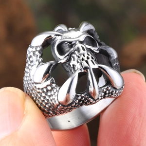 Vintage punk skull ring for men in titanium steel featuring intricate claw details