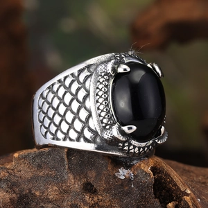 Men's retro dragon claw titanium steel ring featuring a polished black onyx gemstone