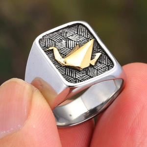 Chevalière Carrée en Acier Inoxydable Vintage pour Hommes Bicolore Motif de Grue en Papier Origami Gaufré Bijoux de Mode Minimalistes