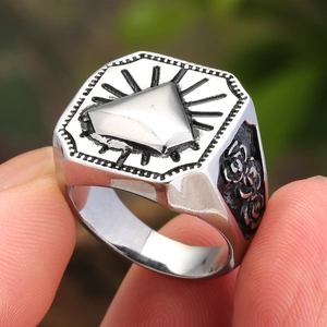 Bague en Acier Inoxydable Vintage Œil de la Providence pour Hommes Femmes Punk Bague Sceau Géométrique Gaufrée Bijoux de Mode Rétro