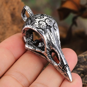 Vintage raven skull necklace pendant with engraved Nordic bone totem pattern for men