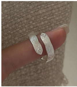 Detailed close-up of S925 sterling silver ring with cross texture and square zircon accents