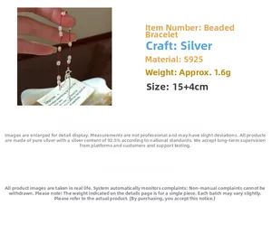 Détail macro du bracelet fil rouge en argent S925 avec petites perles, 15+4cm