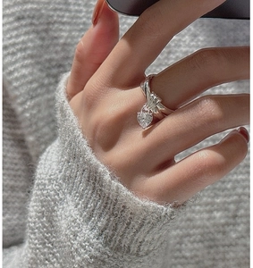 Detail of S925 sterling silver ring featuring a dangling heart-shaped zircon pendant