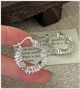 Detailed view of S925 sterling silver hoop earrings with unique wrinkled texture