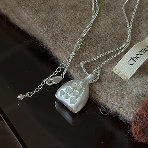 Collier avec pendentif sac en argent S925 mat et motifs de cœur pour femmes
