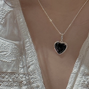 Retro S925 sterling silver heart pendant necklace with black enamel inlay and beaded edge