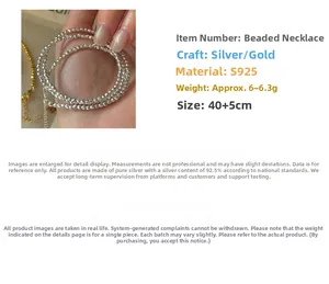 Gros plan détaillé du collier à perles en argent S925 avec chaîne réglable de 40+5cm