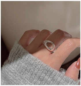 Minimalist S925 sterling silver ring with oval hollow design worn on index finger