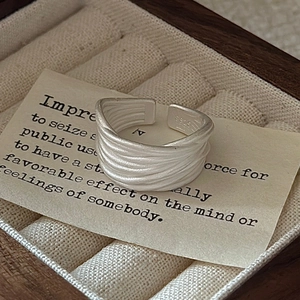 Minimalist S925 sterling silver multi-layered line ring with matte vintage texture