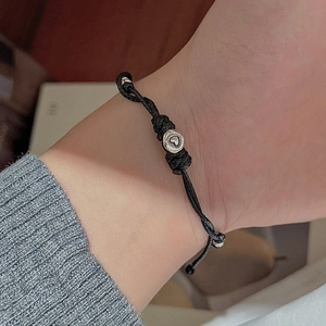 Minimalistisches S925 Silber Herz an schwarzem Webarmband für den täglichen Damen-Look