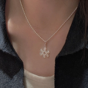 Elegante collana a fiocco di neve in argento S925 con ciondolo in madreperla bianca da donna