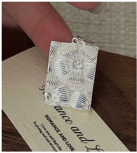 Macro shot of S925 sterling silver rectangular daisy pendant with central zircon stone