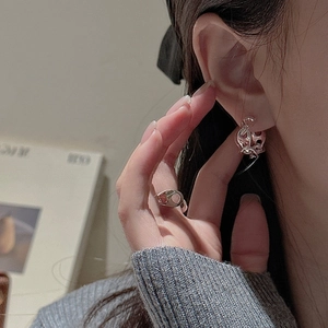 S925 sterling silver piggy nose link earrings and ring set worn on model