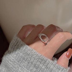 Minimalist S925 sterling silver ring with oval hollow design worn on finger