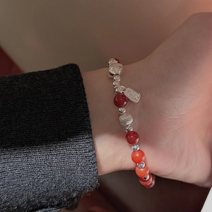 Bracelet S925 en argent et agate rouge avec breloque chat et pendentif de paix