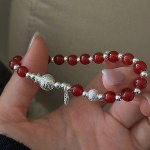 Bracelet en argent S925 avec perles d'agate rouge et pendentif poisson au design vintage