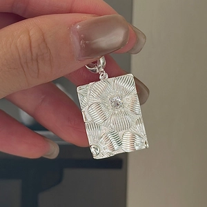 S925 sterling silver rectangular daisy pendant with a sparkling center zircon stone