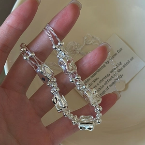 Collier en argent sterling S925 avec des carrés de lave irréguliers et perles polies