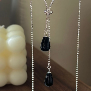 Chaîne à billes en argent S925 avec double pendentif larme noire et fermoir réglable