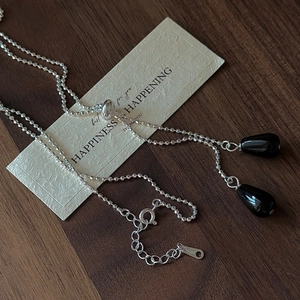 Collier en argent S925 à perles avec deux pendentifs gouttes d'agate noire vintage