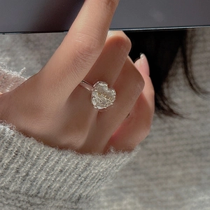 Anello a cuore in argento sterling S925 con incisione LOVED e design bicolore minimal