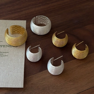 Brushed S925 sterling silver rings and earrings set with vintage gold finish texture