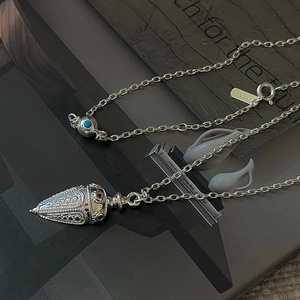 Vintage S925 Sterlingsilber Kette mit graviertem Anhänger und blau-roten Edelsteinen