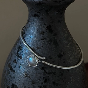 Eleganter Armreif Aus 925 Sterlingsilber Für Damen Koreanisches Nischendesign Mondstein Graue Künstliche Perle Eingelegtes Armband Schmuck
