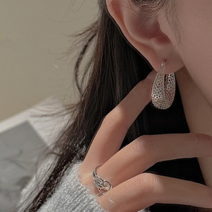 Boucles d'oreilles créoles S925 argent en maille goutte et bague à nœud minimaliste