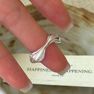 Minimalist S925 sterling silver ring with unique twisted wave design for a modern look