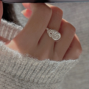 Minimalist S925 sterling silver rose knot ring with wire wrap design on a female finger