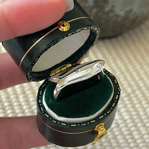 Elegant S925 sterling silver fish ring with zircon eye in a green velvet jewelry box