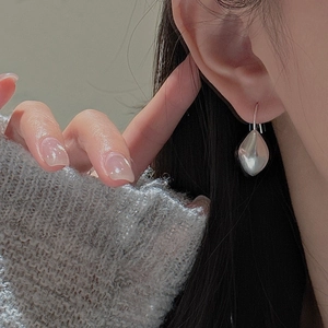 Boucles d'oreilles minimalistes en argent sterling S925 avec design de galet poli