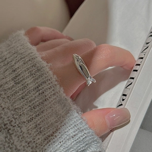 Minimalist S925 sterling silver fish ring with a sleek polished finish and wrap design