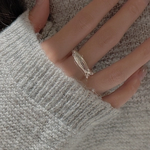 Minimalist S925 sterling silver fish shaped ring with polished metallic finish on finger