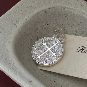 Pendentif croix vintage minimaliste en argent sterling S925 avec finition mate