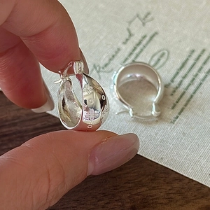 Vintage S925 sterling silver hoop earrings with engraved clover pattern for women