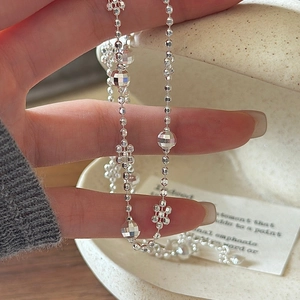 Collier élégant en argent S925 avec perles à facettes et breloques de fleurs