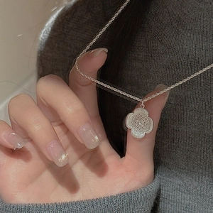 S925 sterling silver four-leaf clover necklace with textured mesh pattern and center diamond