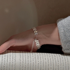 Close-up of S925 sterling silver H-link bracelet with adjustable pull-bead sliding clasp