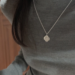 Minimalist S925 sterling silver four-leaf clover pendant necklace worn by a model