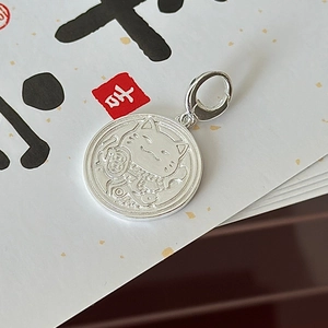 Pendentif chat porte-bonheur en argent sterling S925 sur papier calligraphie