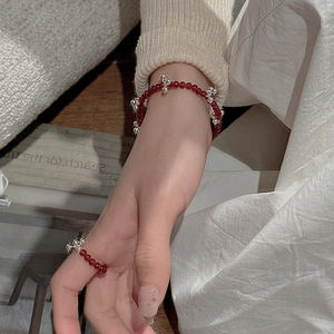 Ensemble bracelet et bague en argent S925 avec perles de grenat rouge sur le poignet