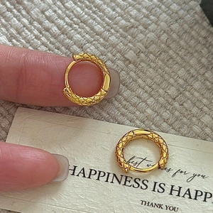 S925 sterling silver gold-plated hoop earrings with elegant textured rhombic pattern