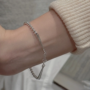 Bracciale minimalista a sfere in argento sterling S925 con pendenti conici semplici