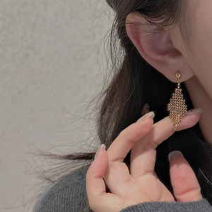 Elegant gold diamond-shaped mesh tassel earrings crafted with vintage beaded texture