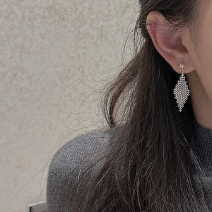 Minimalist S925 sterling silver rhombic mesh tassel earrings on model side view