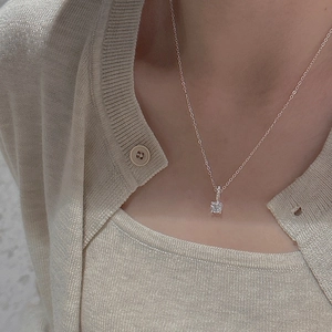 Collier élégant en argent sterling S925 avec pendentif en zircon sur gilet tricoté